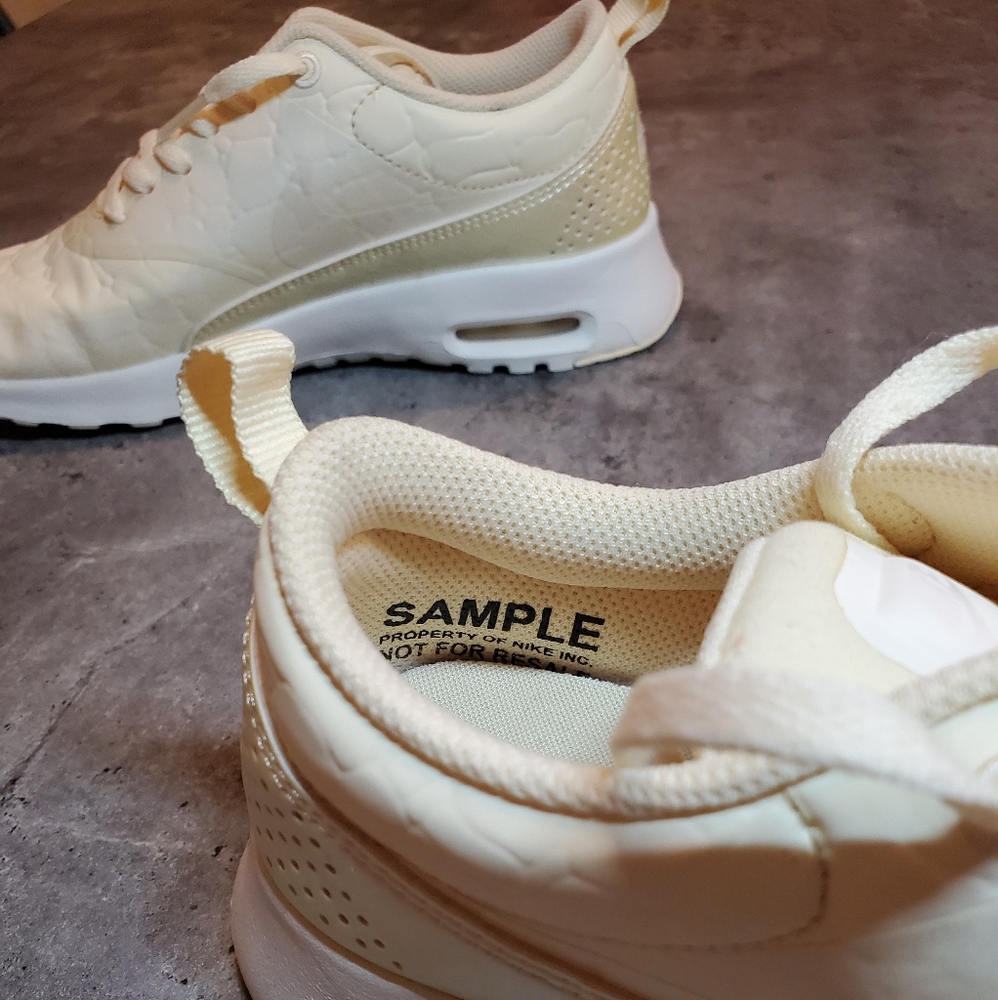 *EXTREMELY RARE* Nike Air Max Thea women's 7 - Picture 7 of 9